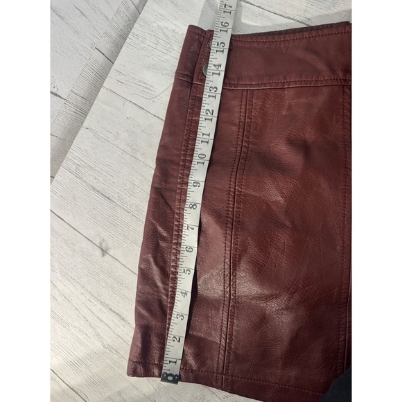 Free People Modern Femme Vegan Leather Mini Skirt Size 6 - Picture 4 of 5